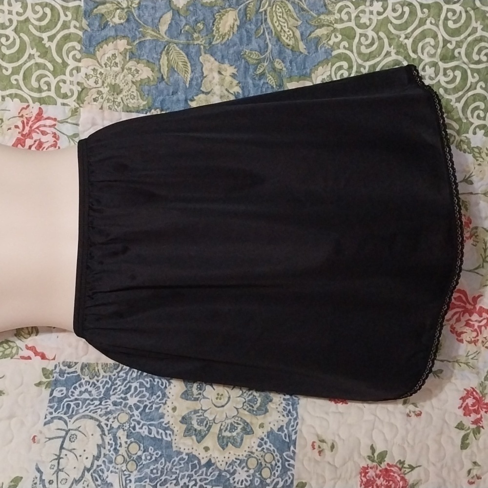 🔵BOGO FREE🔵 Vanity Fair Black Mini Half Slip w Slit Sz M